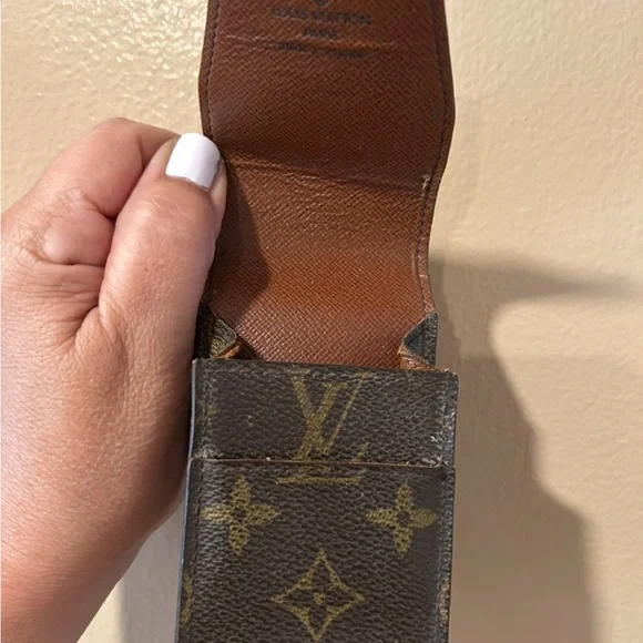 Authentic LV Case- includes dust bag - Picture 7 of 9